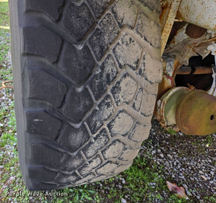 image for item EJ7492 1992 Advance CL9FAP6811 ready mix truck