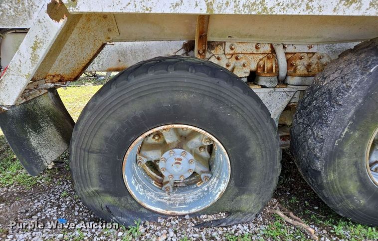 image for item EJ7492 1992 Advance CL9FAP6811 ready mix truck