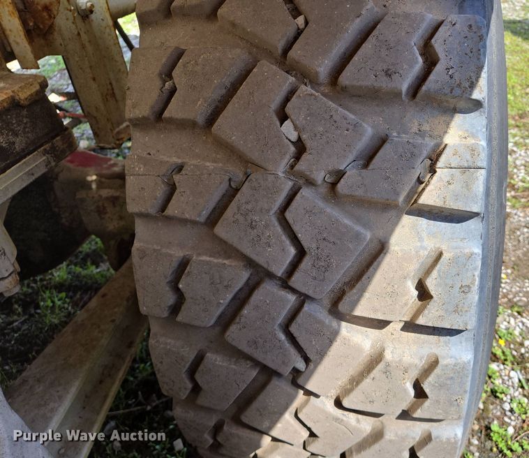 image for item EJ7492 1992 Advance CL9FAP6811 ready mix truck