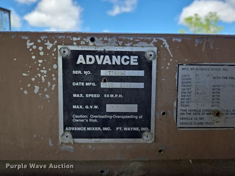 image for item EJ7492 1992 Advance CL9FAP6811 ready mix truck