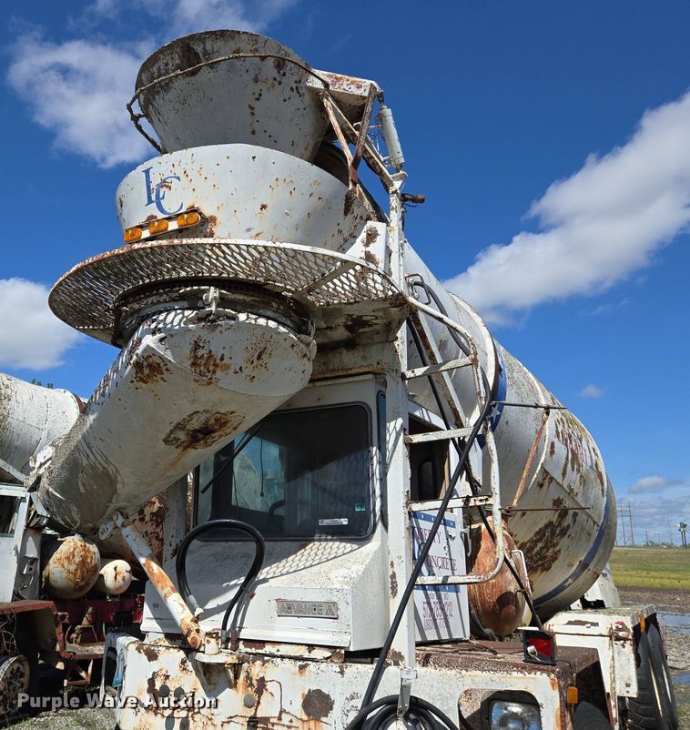image for item EJ7493 1992 Advance ready mix truck