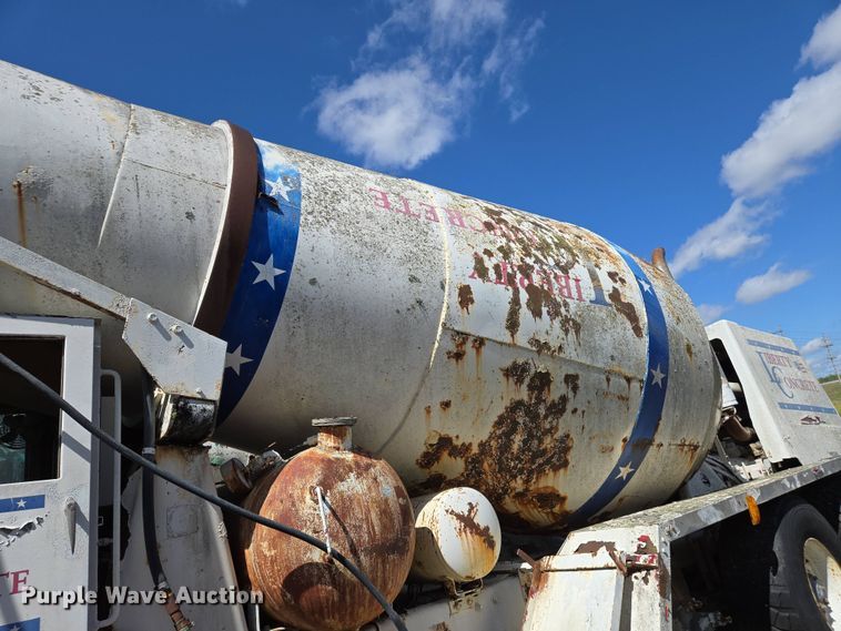 image for item EJ7493 1992 Advance ready mix truck