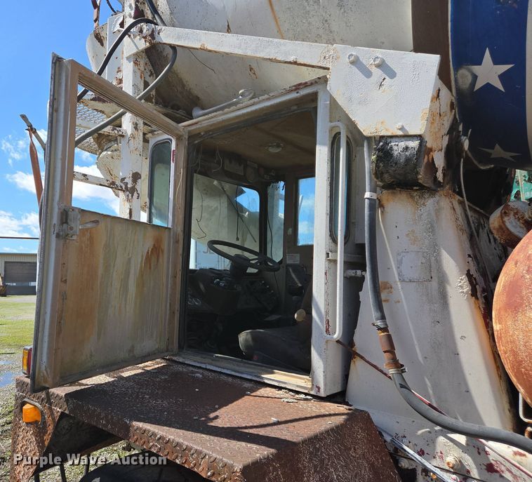 image for item EJ7493 1992 Advance ready mix truck