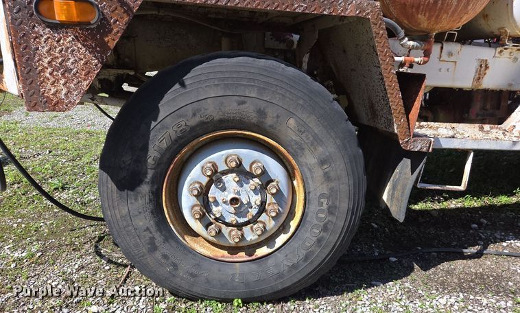 image for item EJ7493 1992 Advance ready mix truck