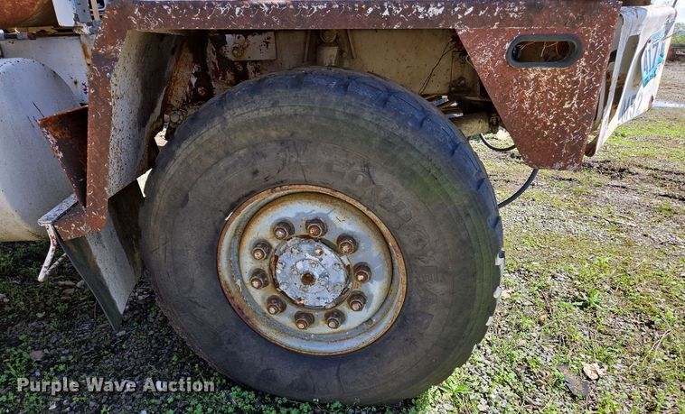 image for item EJ7493 1992 Advance ready mix truck