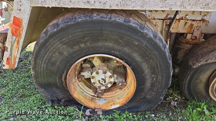 image for item EJ7493 1992 Advance ready mix truck