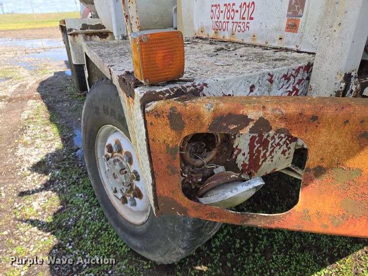 image for item EJ7494 1988 Advance ready mix truck