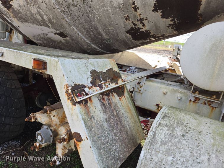 image for item EJ7494 1988 Advance ready mix truck