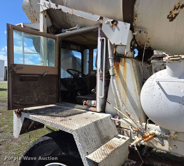 image for item EJ7494 1988 Advance ready mix truck