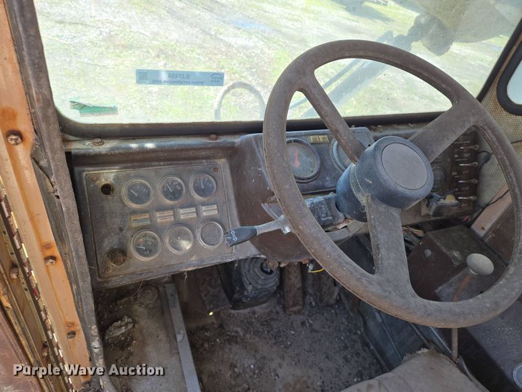 image for item EJ7494 1988 Advance ready mix truck