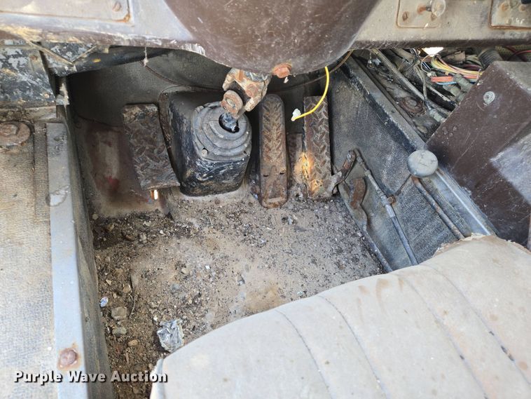 image for item EJ7494 1988 Advance ready mix truck