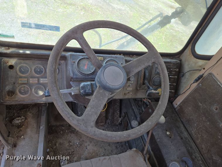 image for item EJ7494 1988 Advance ready mix truck