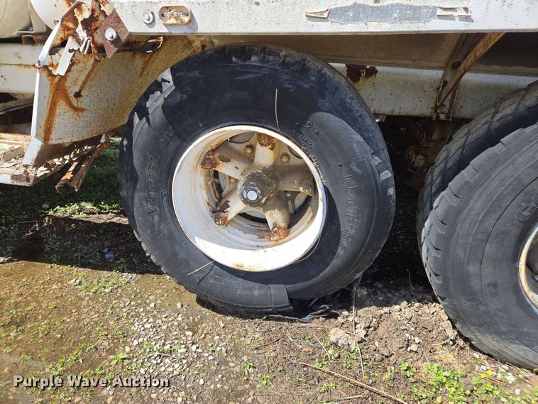 image for item EJ7494 1988 Advance ready mix truck