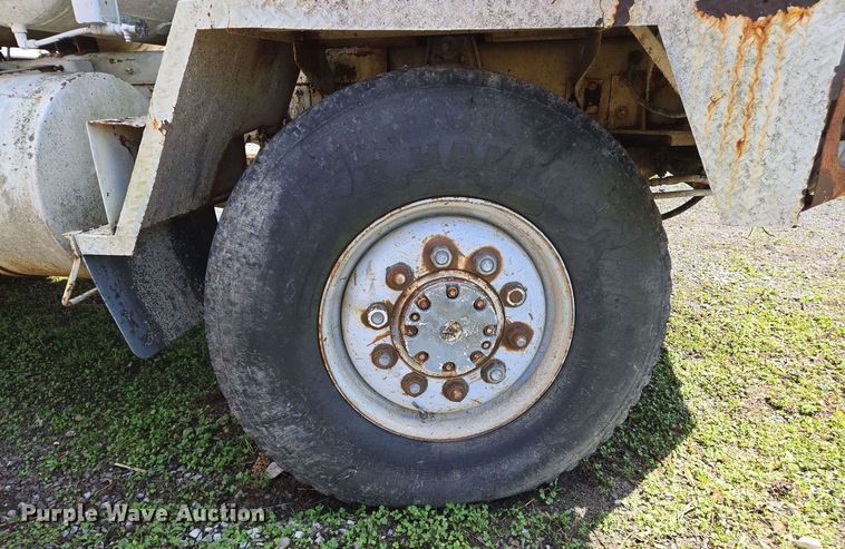 image for item EJ7494 1988 Advance ready mix truck