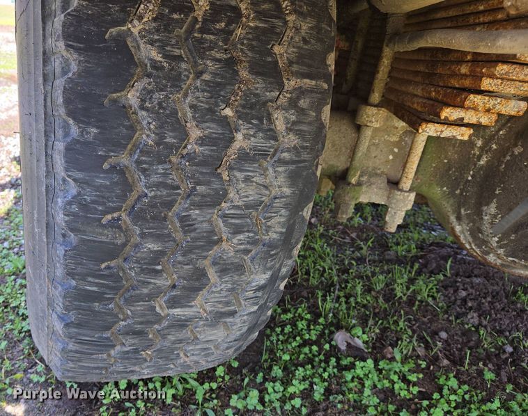 image for item EJ7494 1988 Advance ready mix truck