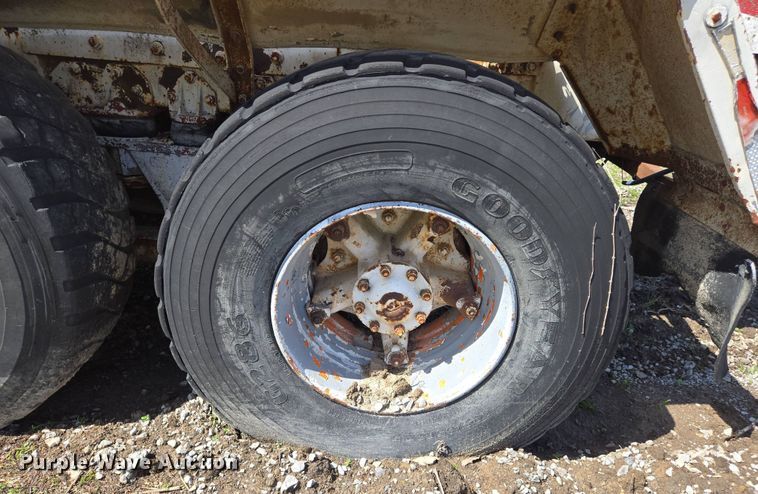 image for item EJ7494 1988 Advance ready mix truck