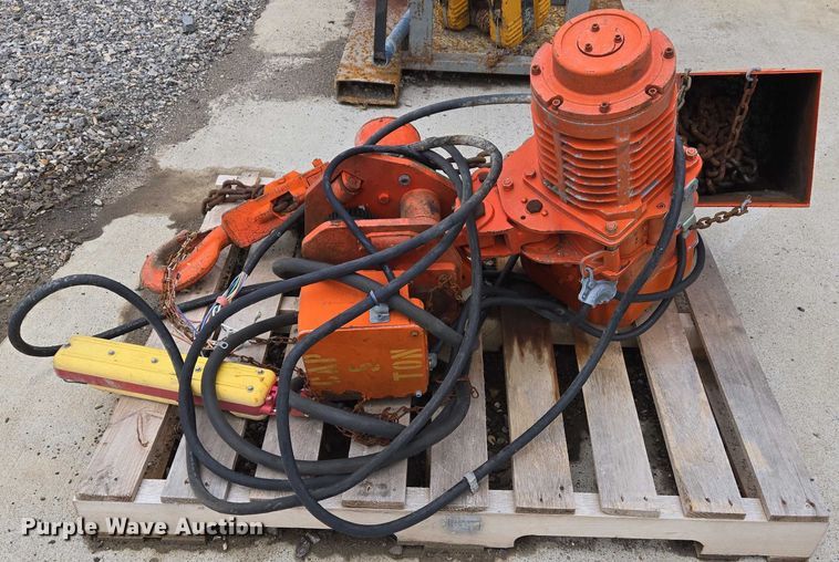 image for item EJ7566 (3) Mannesmann-Demag overhead cranes