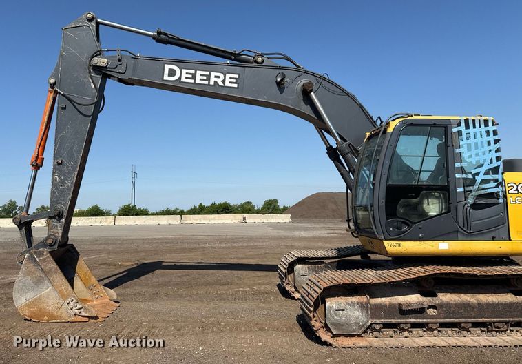 image for item EJ8804 2008 John Deere 200D LC excavator