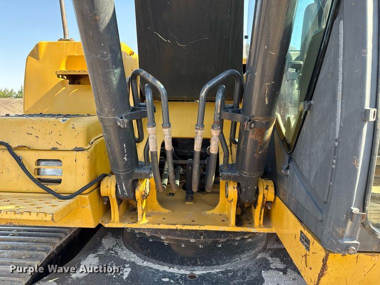 image for item EJ8804 2008 John Deere 200D LC excavator