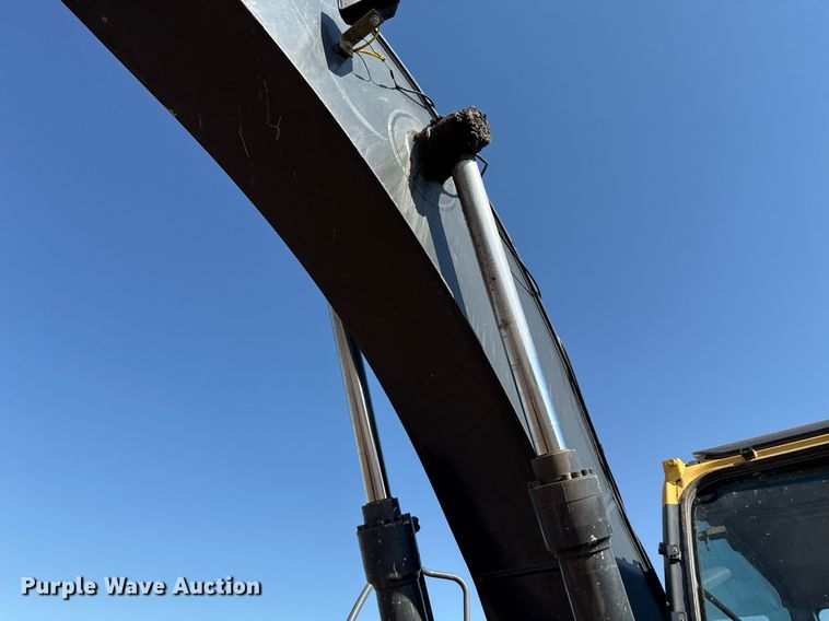 image for item EJ8804 2008 John Deere 200D LC excavator