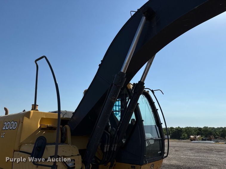 image for item EJ8804 2008 John Deere 200D LC excavator