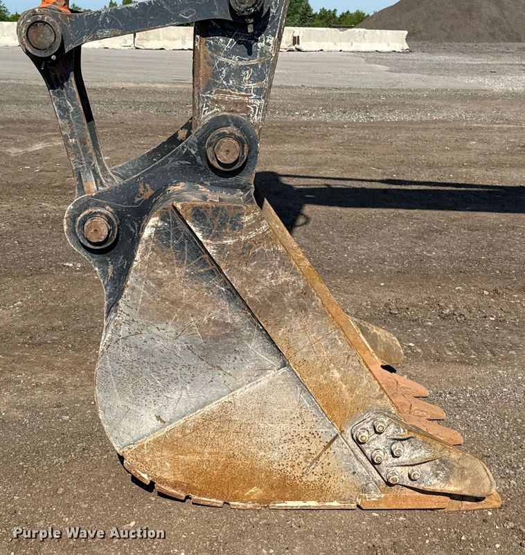 image for item EJ8804 2008 John Deere 200D LC excavator