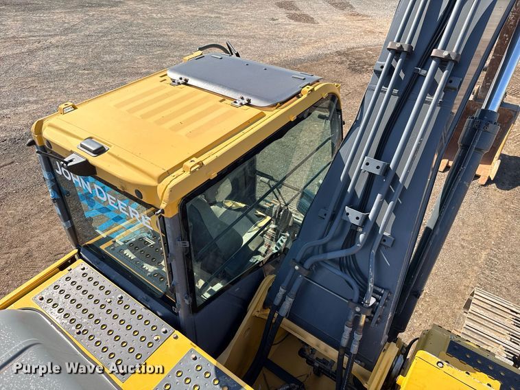 image for item EJ8804 2008 John Deere 200D LC excavator