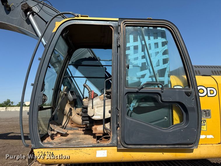 image for item EJ8804 2008 John Deere 200D LC excavator