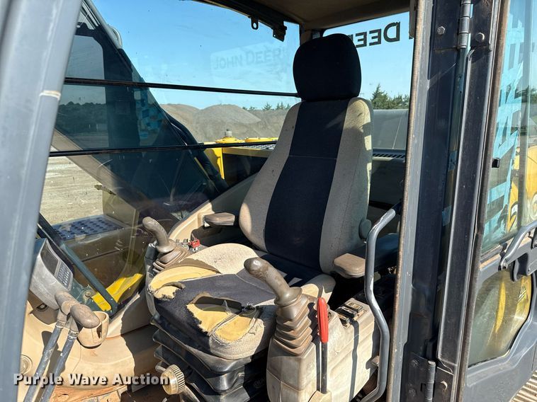 image for item EJ8804 2008 John Deere 200D LC excavator