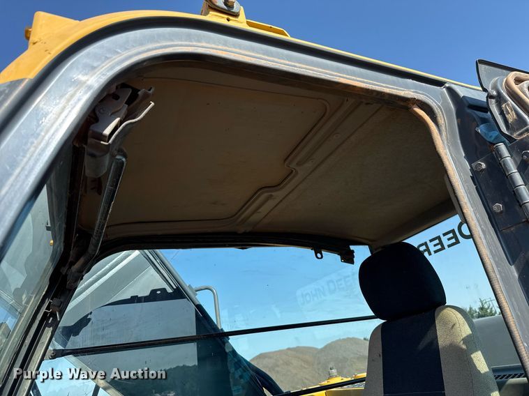 image for item EJ8804 2008 John Deere 200D LC excavator