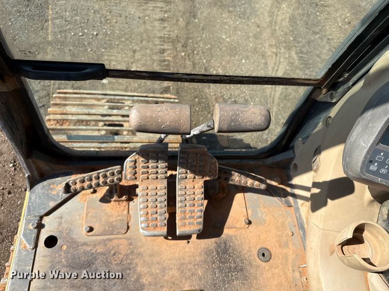 image for item EJ8804 2008 John Deere 200D LC excavator