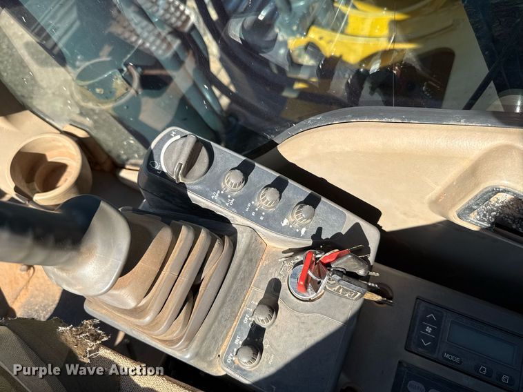 image for item EJ8804 2008 John Deere 200D LC excavator