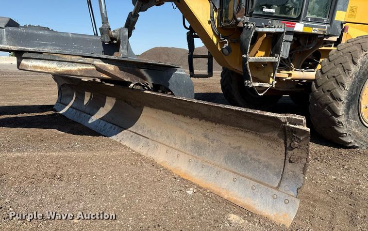 image for item EJ8805 2012 John Deere 772GP motor grader