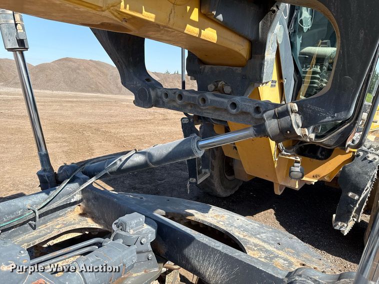 image for item EJ8805 2012 John Deere 772GP motor grader