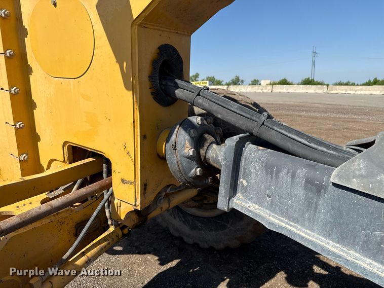 image for item EJ8805 2012 John Deere 772GP motor grader