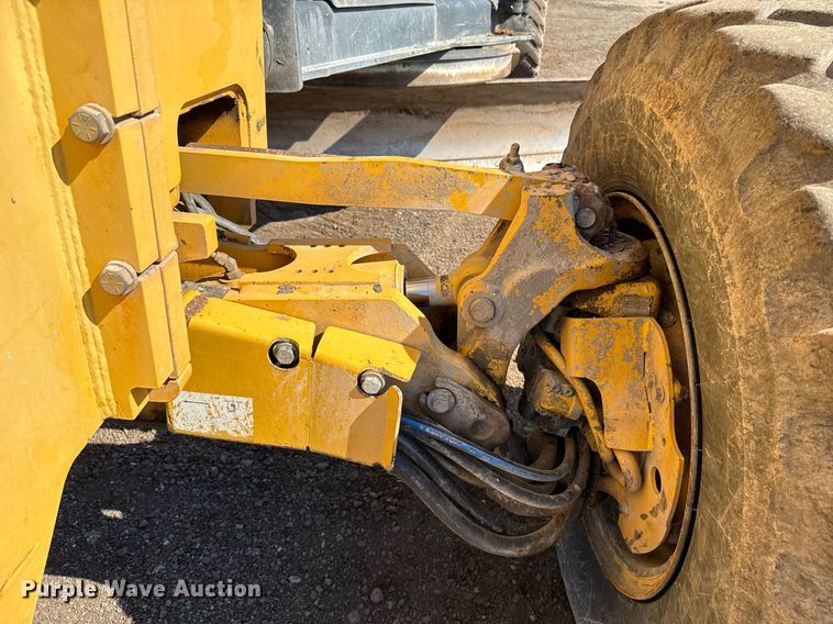 image for item EJ8805 2012 John Deere 772GP motor grader