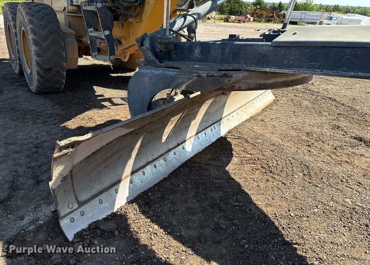 image for item EJ8805 2012 John Deere 772GP motor grader