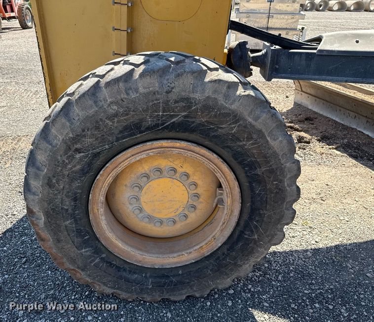 image for item EJ8805 2012 John Deere 772GP motor grader