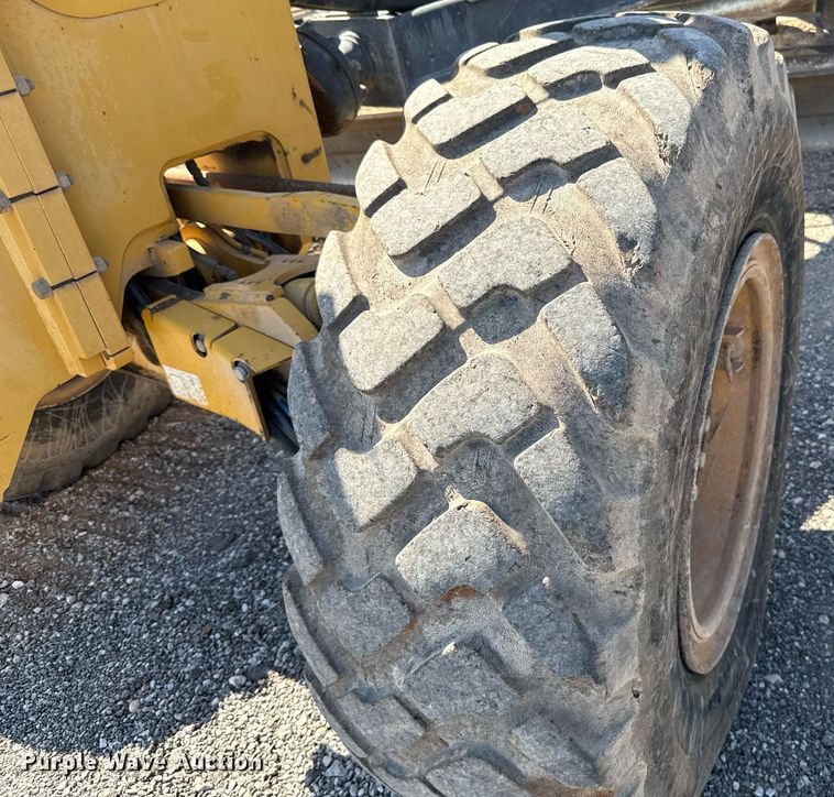 image for item EJ8805 2012 John Deere 772GP motor grader