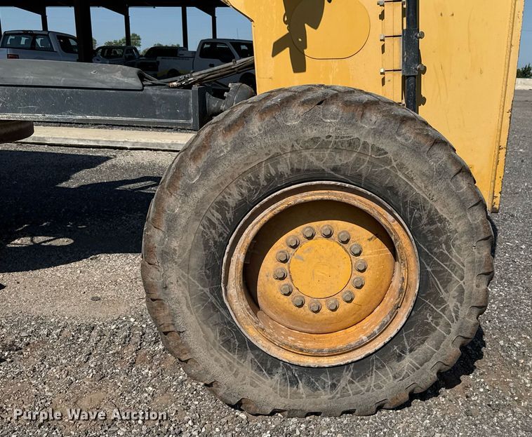 image for item EJ8805 2012 John Deere 772GP motor grader