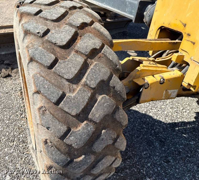 image for item EJ8805 2012 John Deere 772GP motor grader