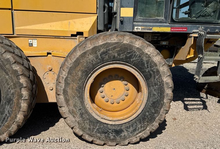 image for item EJ8805 2012 John Deere 772GP motor grader