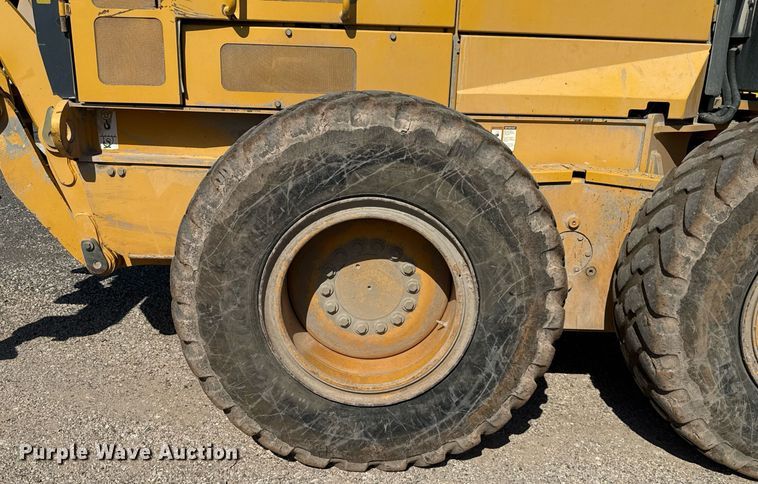 image for item EJ8805 2012 John Deere 772GP motor grader