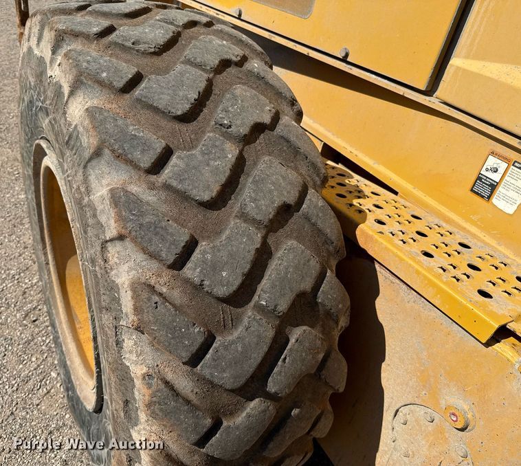 image for item EJ8805 2012 John Deere 772GP motor grader