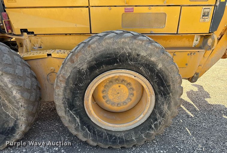 image for item EJ8805 2012 John Deere 772GP motor grader