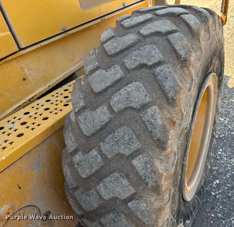 image for item EJ8805 2012 John Deere 772GP motor grader