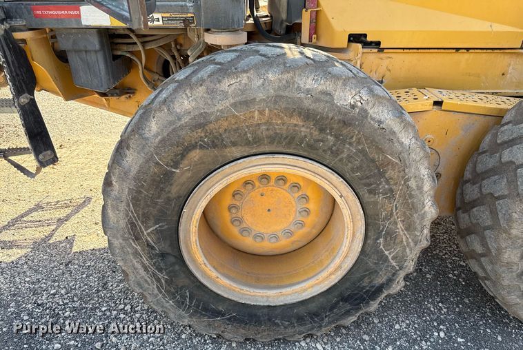 image for item EJ8805 2012 John Deere 772GP motor grader