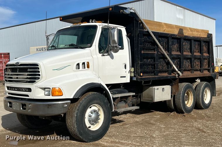 image for item EK2790 2005 Sterling Truck L9500  dump truck