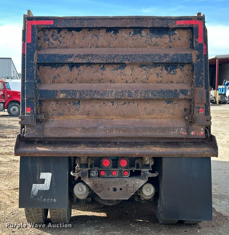 image for item EK2790 2005 Sterling Truck L9500  dump truck