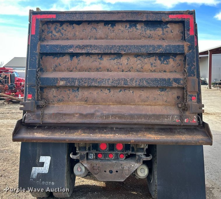 image for item EK2790 2005 Sterling Truck L9500  dump truck